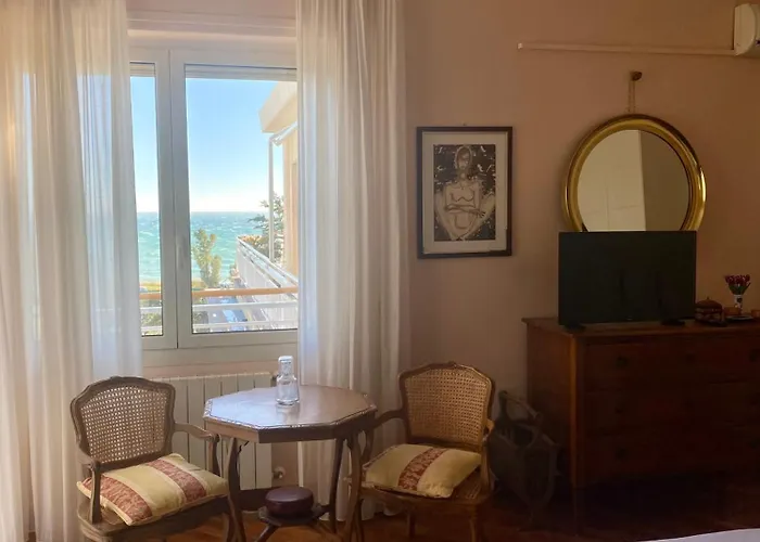 La Terrazza Nel Blu Apartment *